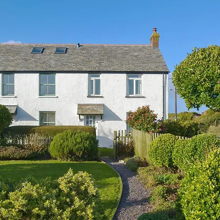 Tregatta Terrace * Tintagel